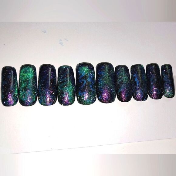 Hand crafted custom 10pc short acrylic press on nails - Picture 9 of 9